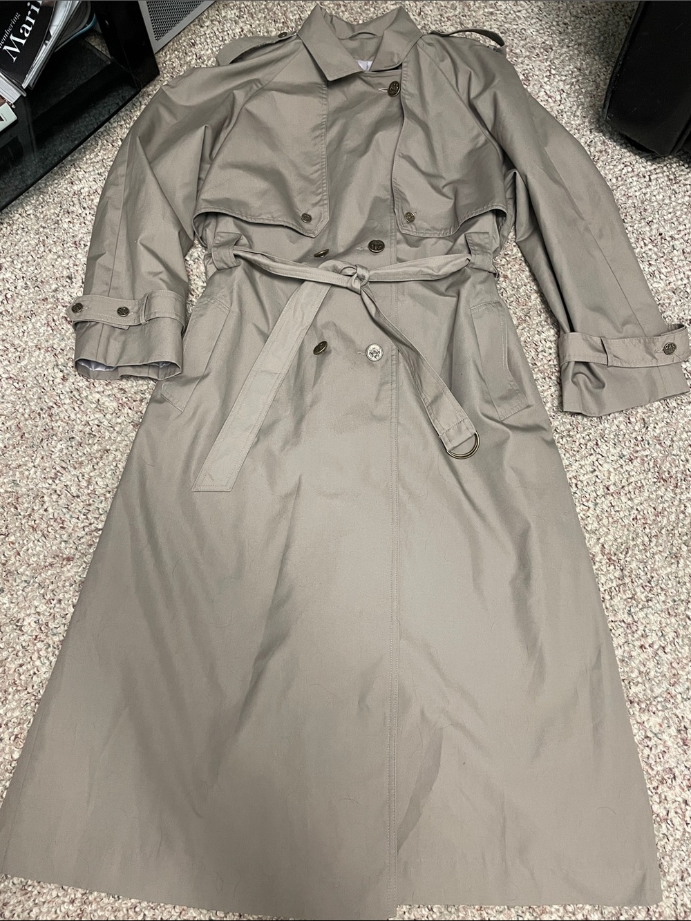 Vintage double breasted belted waist/wrist trenchCoat in like new condition